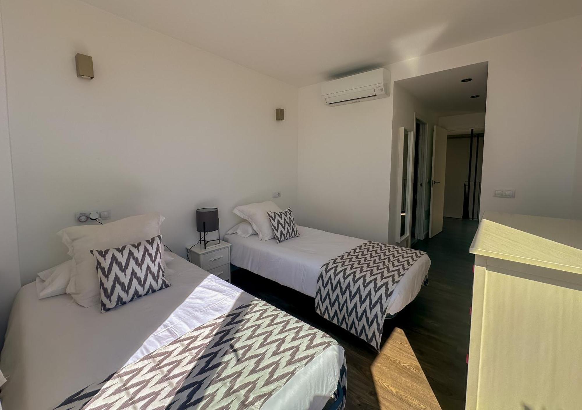 Moderna Con Piscina En Palma